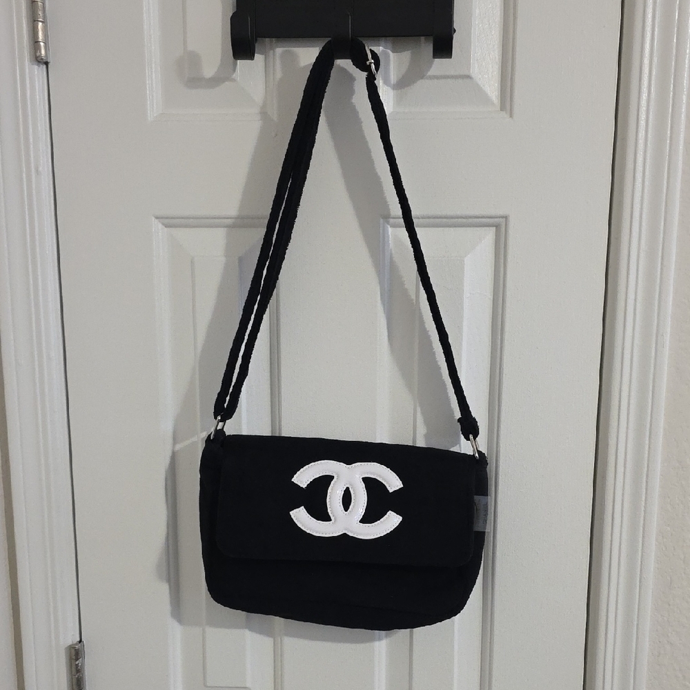 Chic Black and White Cloth Shoulder Makeup Bag